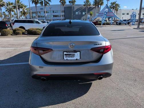 2021 Alfa Romeo Giulia Base