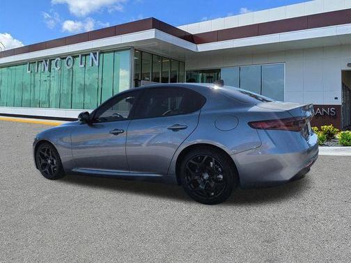 2021 Alfa Romeo Giulia Base