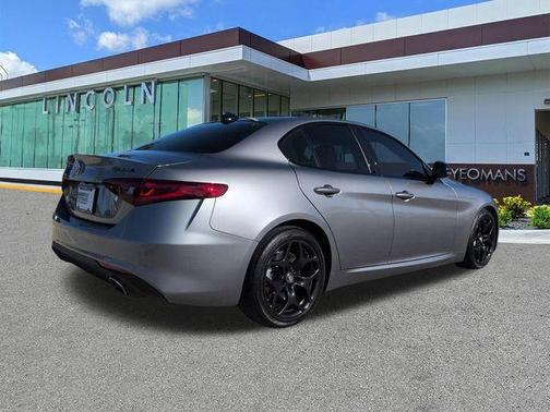 2021 Alfa Romeo Giulia Base