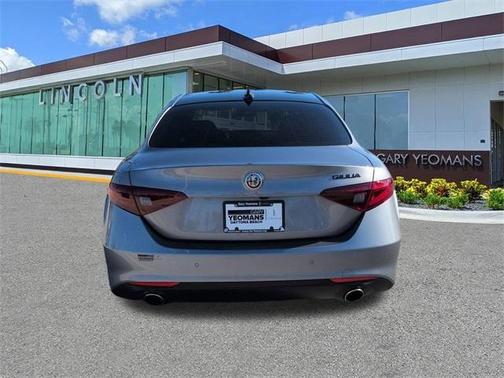 2021 Alfa Romeo Giulia Base