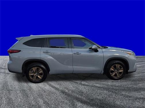 2022 Toyota Highlander Hybrid Bronze Edition