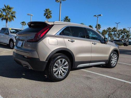 2022 Cadillac XT4 Premium Luxury