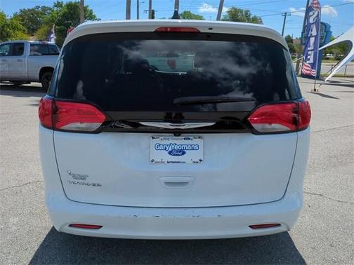 2022 Chrysler Voyager LX