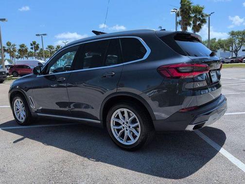 Gray Metallic 2020 BMW X5 sDrive40i