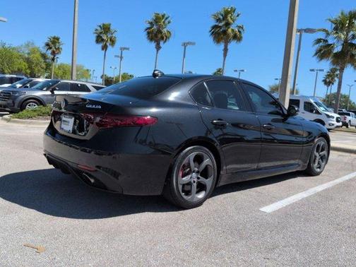 Vulcano Black Metallic 2017 Alfa Romeo Giulia Base