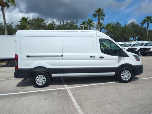 2025 Ford Transit-250 148 WB Medium Roof Cargo