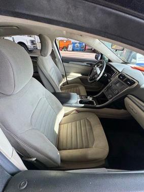White Gold Metallic 2018 Ford Fusion Hybrid SE