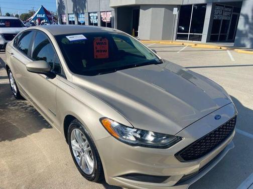 White Gold Metallic 2018 Ford Fusion Hybrid SE