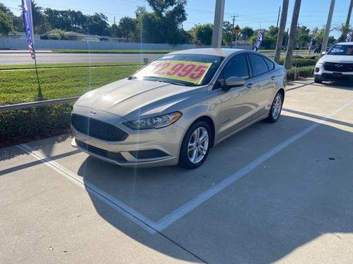 White Gold Metallic 2018 Ford Fusion Hybrid SE