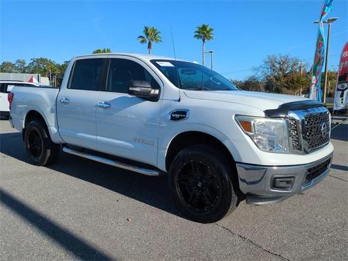 2017 Nissan Titan SV