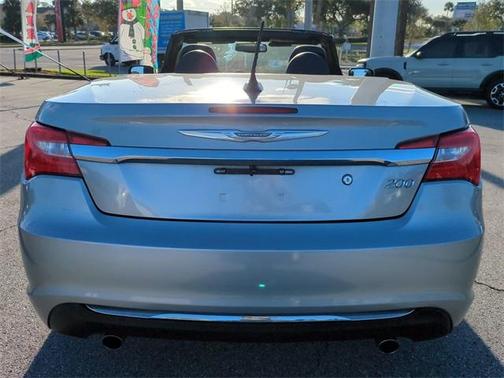 2013 Chrysler 200 Limited