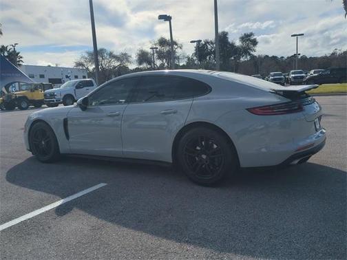 2018 Porsche Panamera 4
