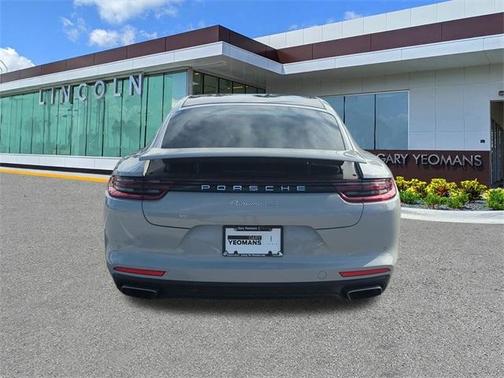 2018 Porsche Panamera 4
