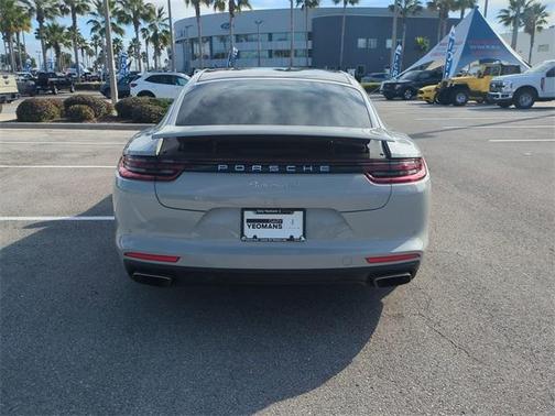 2018 Porsche Panamera 4