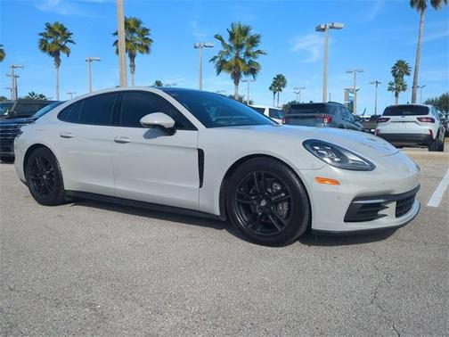 2018 Porsche Panamera 4
