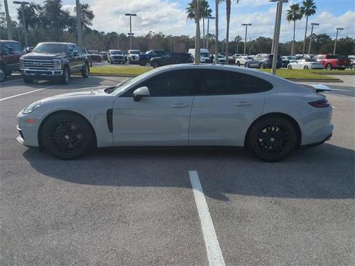 2018 Porsche Panamera 4