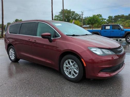 2022 Chrysler Voyager LX