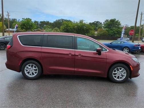 2022 Chrysler Voyager LX