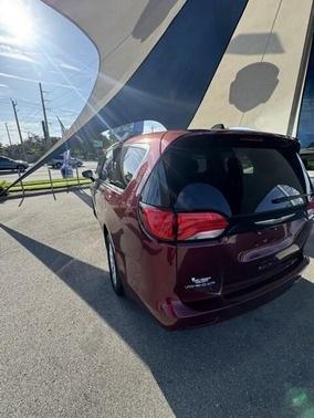 2022 Chrysler Voyager LX