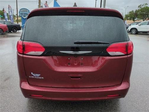 2022 Chrysler Voyager LX