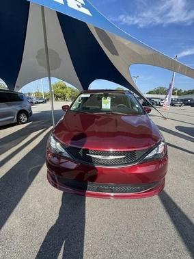2022 Chrysler Voyager LX