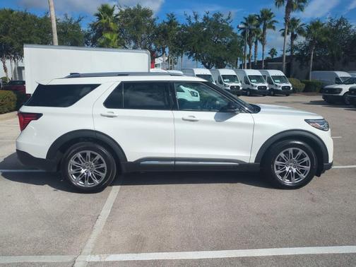 2025 Ford Explorer Platinum