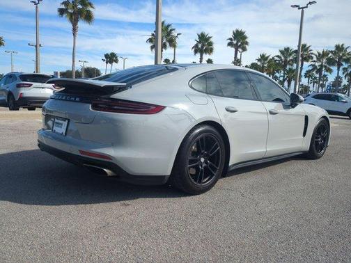 2018 Porsche Panamera Base