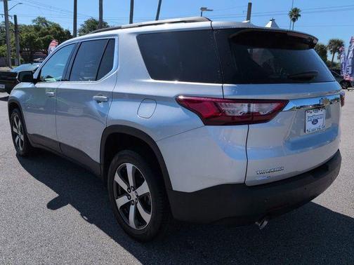 Silver Ice Metallic 2020 Chevrolet Traverse LT Leather