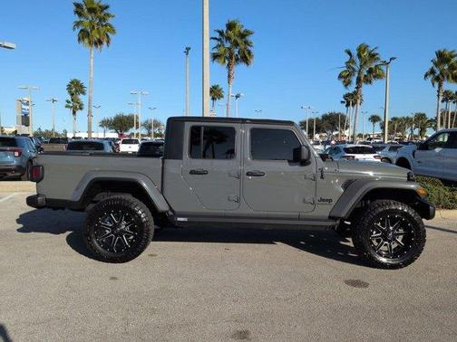 2022 Jeep Gladiator Sport