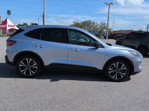 Blue Silver Metallic 2022 Ford Escape SE
