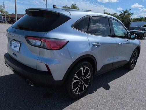 Blue Silver Metallic 2022 Ford Escape SE