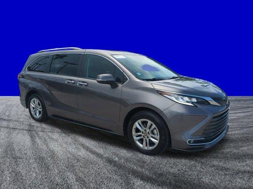 2022 Toyota Sienna Limited
