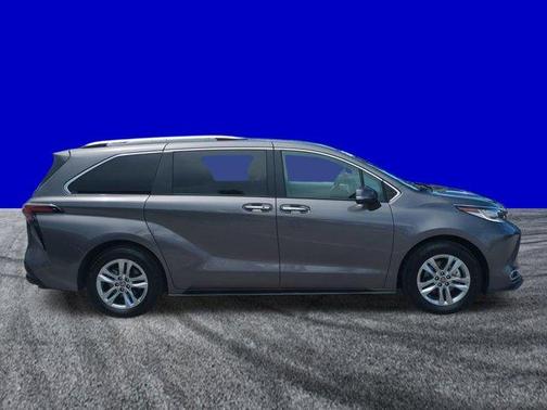2022 Toyota Sienna Limited