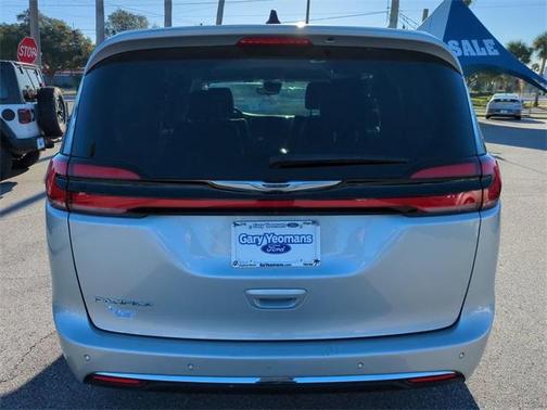 2024 Chrysler Pacifica Touring-L