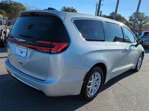 2024 Chrysler Pacifica Touring-L