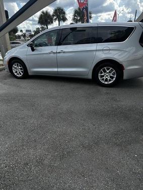 2024 Chrysler Pacifica Touring-L