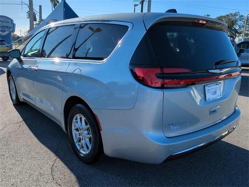 2024 Chrysler Pacifica Touring-L