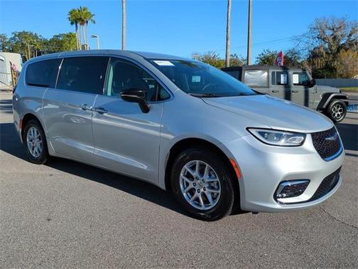 2024 Chrysler Pacifica Touring-L
