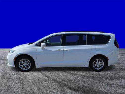 Bright White Clearcoat 2022 Chrysler Pacifica Touring-L