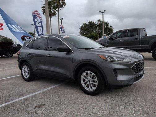 Gray Metallic 2022 Ford Escape SE