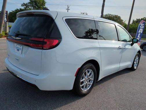 2024 Chrysler Pacifica Touring-L
