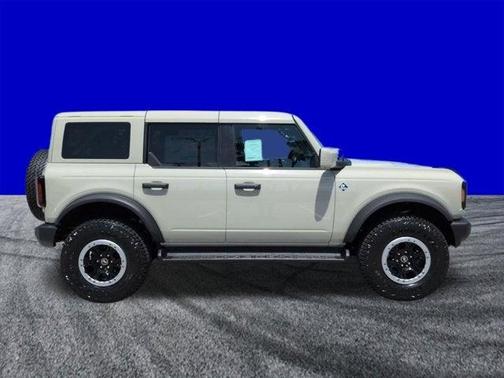 Desert Sand 2026 Ford Bronco Outer Banks
