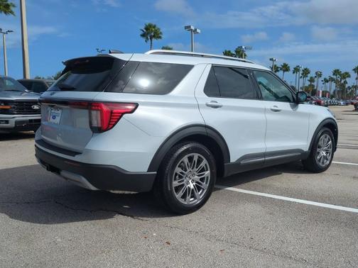 2025 Ford Explorer Platinum