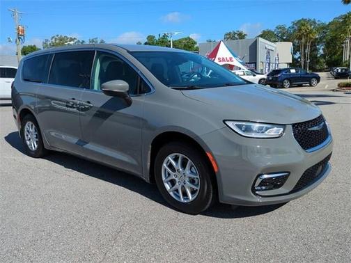 2023 Chrysler Pacifica Touring-L
