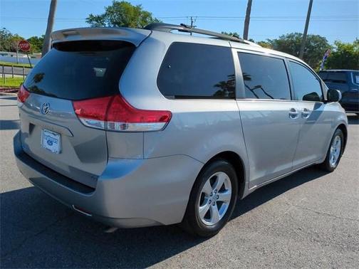 2014 Toyota Sienna LE