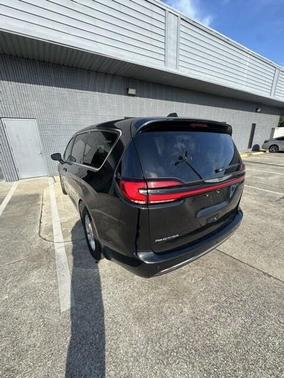 2023 Chrysler Pacifica Touring-L
