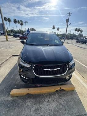 2023 Chrysler Pacifica Touring-L