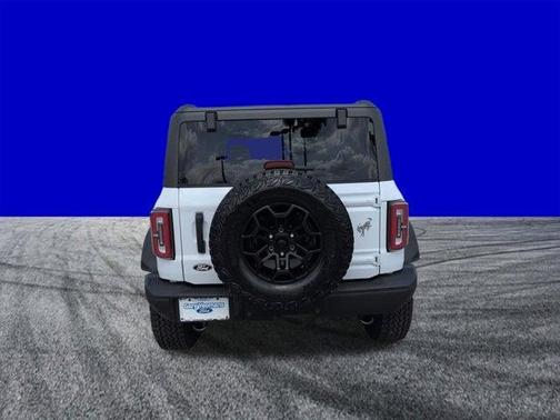 Oxford White 2026 Ford Bronco Badlands