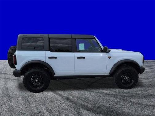 Oxford White 2026 Ford Bronco Badlands