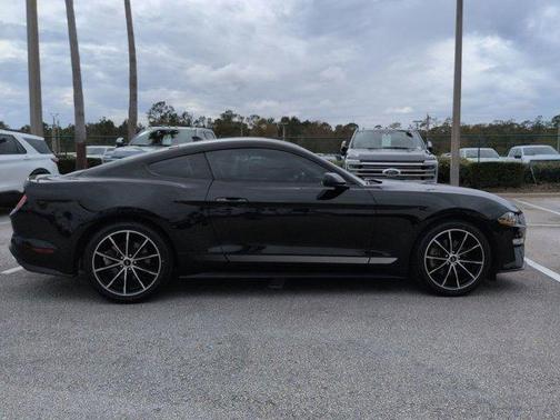 2022 Ford Mustang EcoBoost